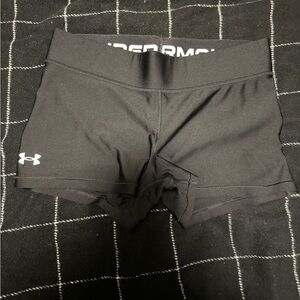 Women’s size large gently worn under armour shorts